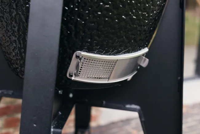 Kamado OUTR Grill Black Rock Large 55 recomendado para de 6 a 10 personas