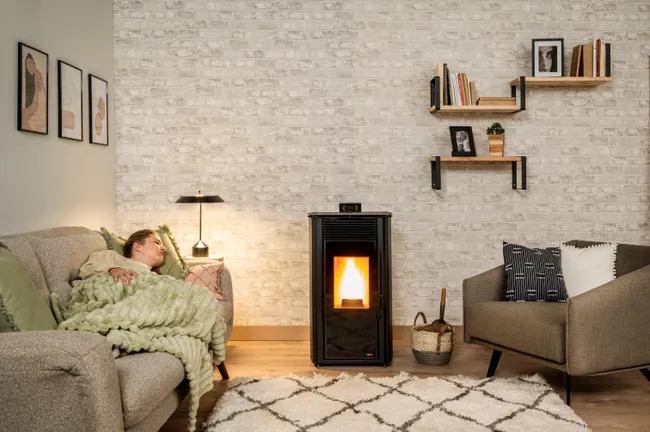 Estufa de pellet REDPOD First Advance 8 kW negra