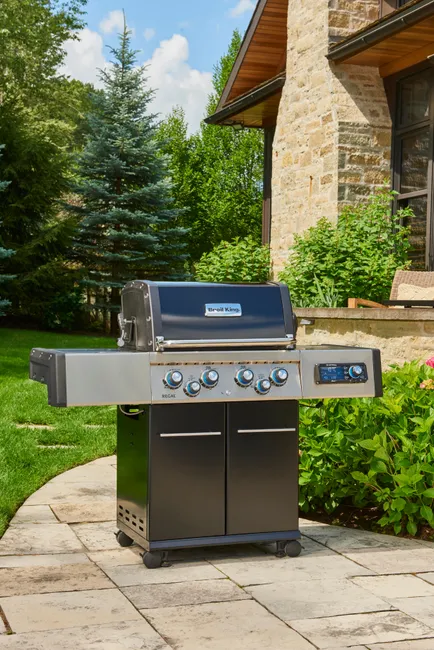 Barbacoa de gas BROIL KING Regal Q 490 Ir de 6 quemadores y 22 kw de potencia recomendado para más de 10 personas