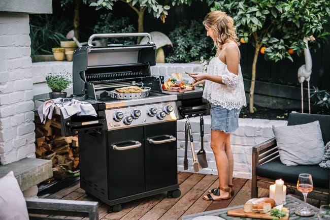 Barbacoa de gas BROIL KING Regal 490 de 4 quemadores y 13.2 kw de potencia recomendado para más de 10 personas