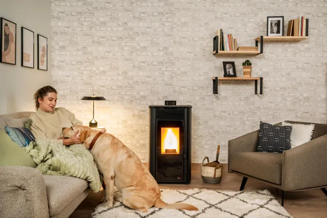 Estufa de pellet REDPOD First Advance 8 kW negra